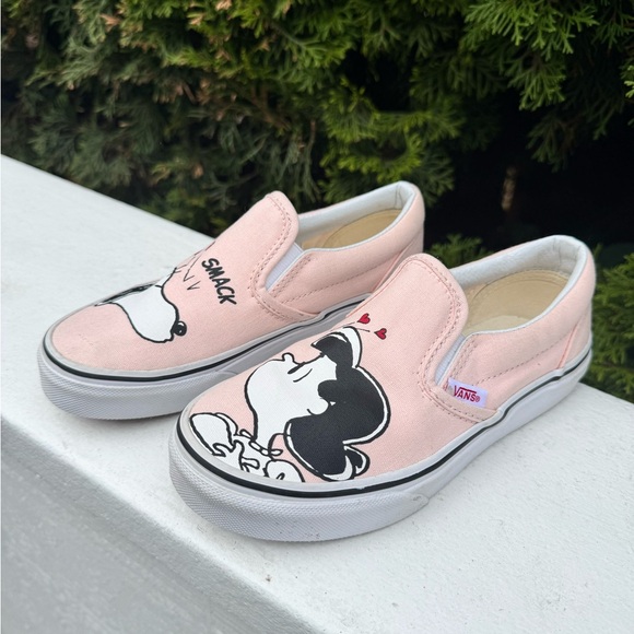 Like New Peanuts Van snoopy shoes size 1 - Picture 1 of 7
